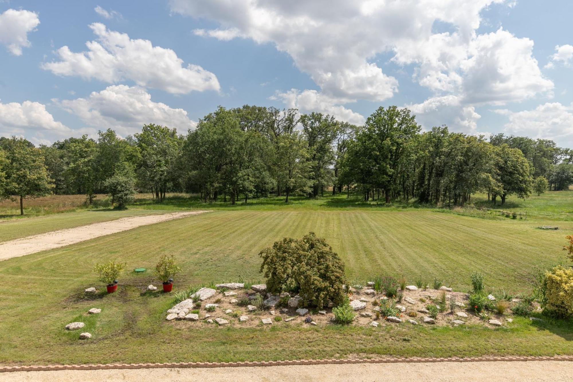 6 Ch, 5 Salle De Bain, 25 Minutes Du Zoo De Beauval Et Chambord, 12 Pers Holiday home Chemery