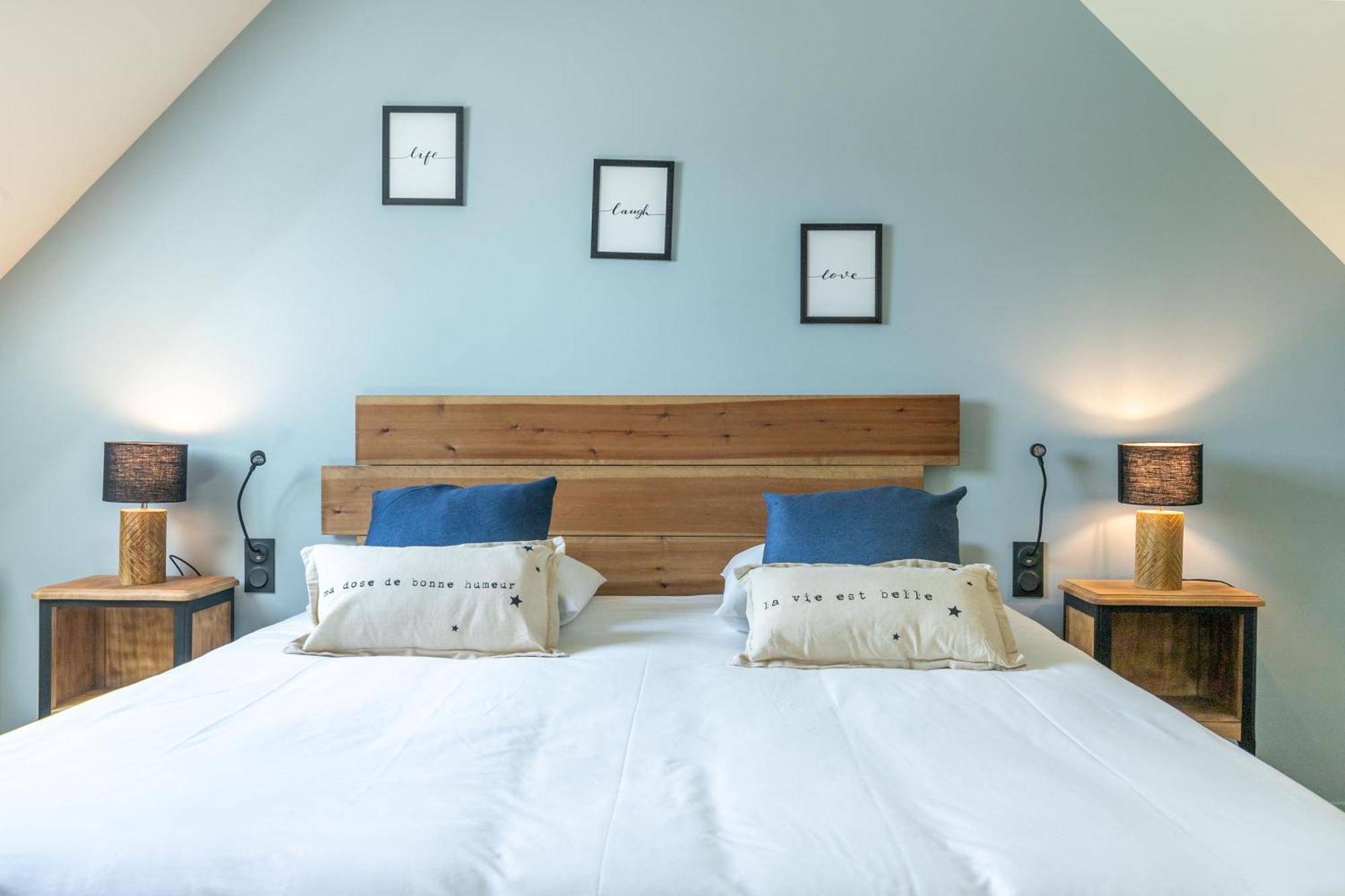 6 Ch, 5 Salle De Bain, 25 Minutes Du Zoo De Beauval Et Chambord, 12 Pers Holiday home *