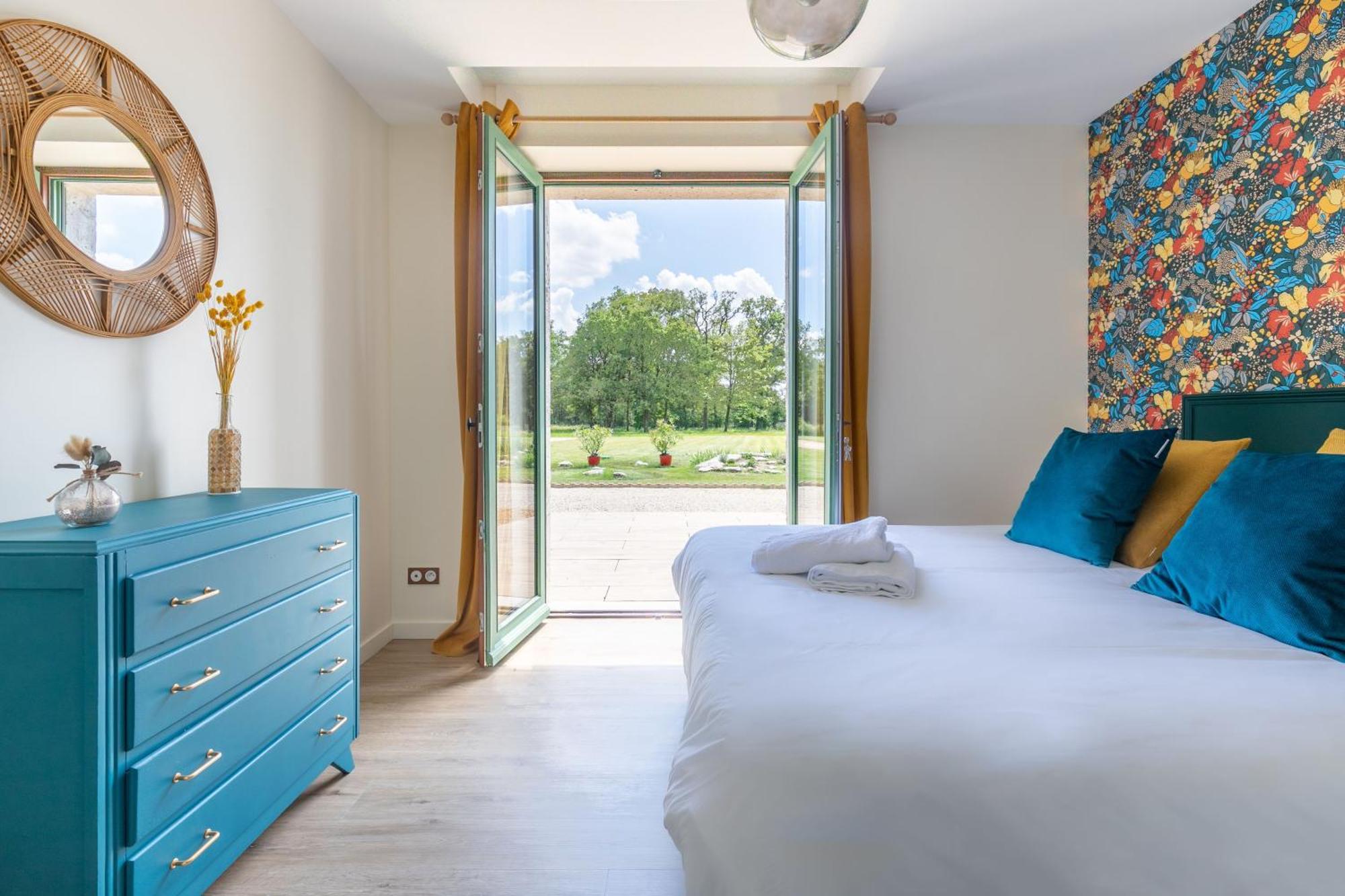 6 Ch, 5 Salle De Bain, 25 Minutes Du Zoo De Beauval Et Chambord, 12 Pers Holiday home *